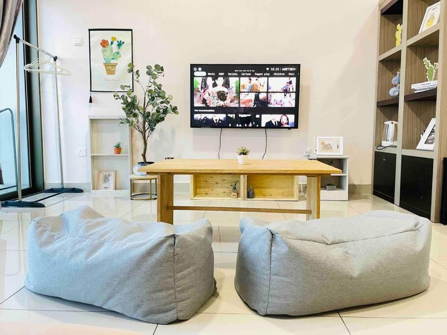 Mount Austin Palazio High Floor studio 2-4pax with TV box 5mins AEON C217