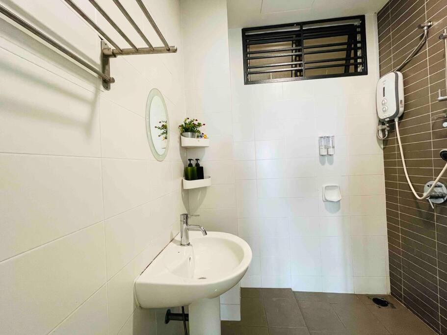 Mount Austin Palazio High Floor studio 2-4pax with TV box 5mins AEON C217