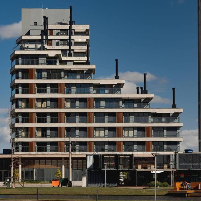 Loft com sacada, lareira e garagem no Parque Una
