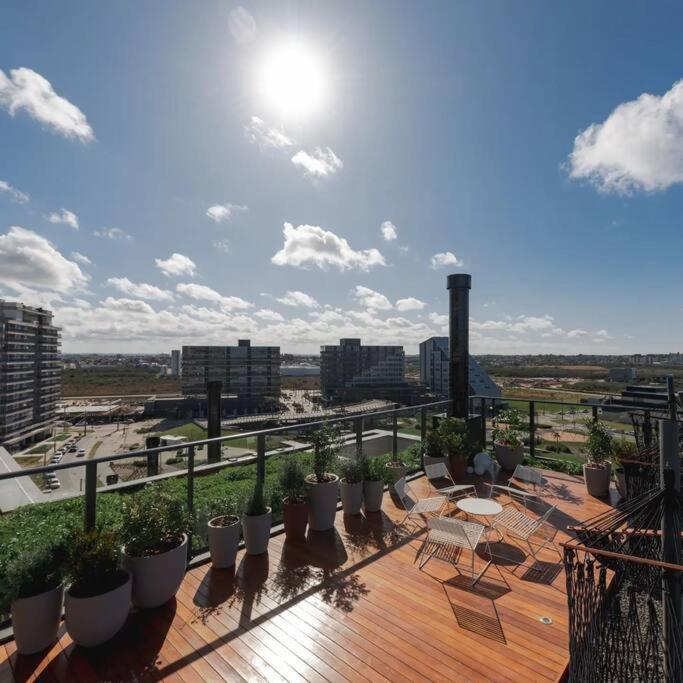 Loft com sacada, lareira e garagem no Parque Una