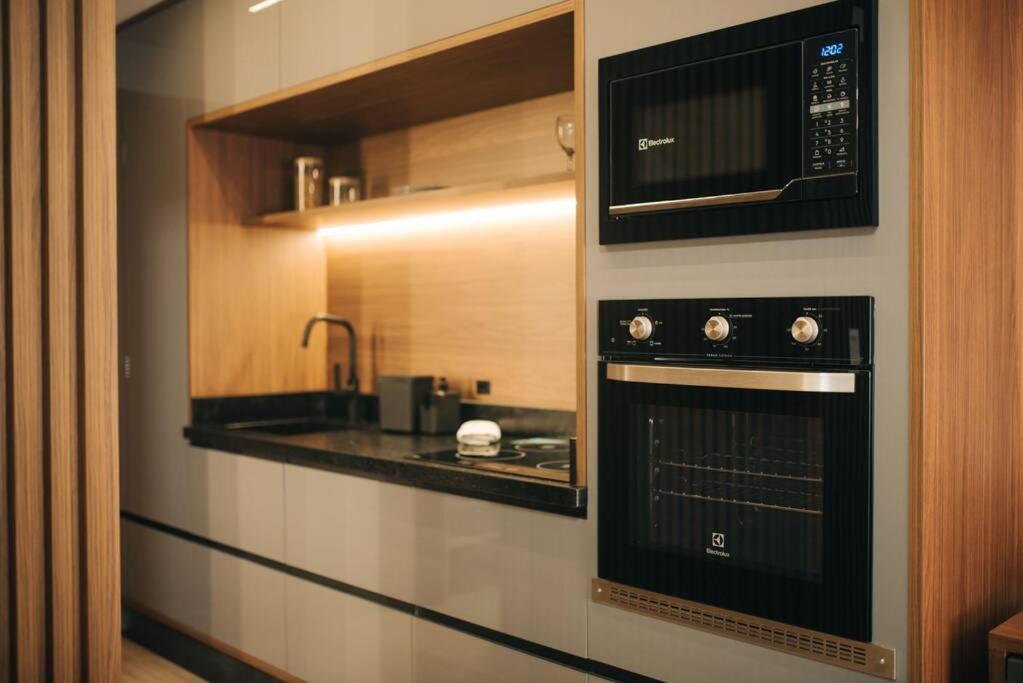 Loft com sacada, lareira e garagem no Parque Una