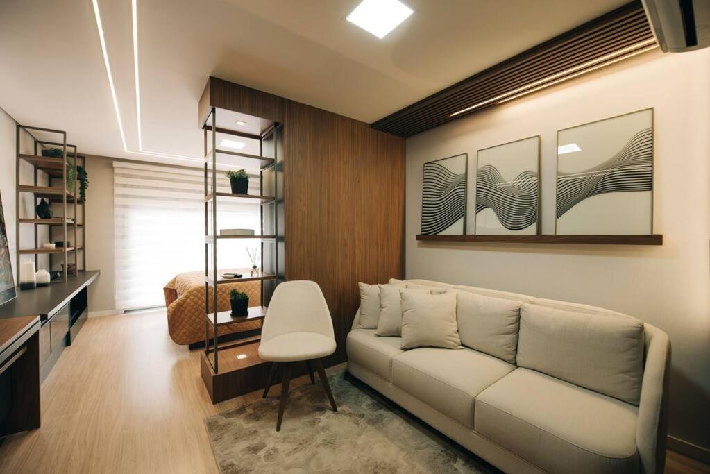 Loft com sacada, lareira e garagem no Parque Una