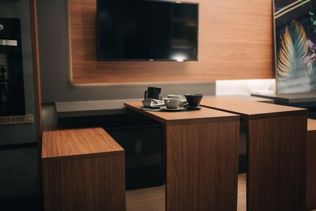 Loft com sacada, lareira e garagem no Parque Una