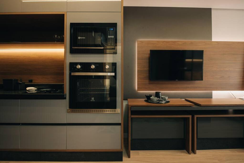 Loft com sacada, lareira e garagem no Parque Una