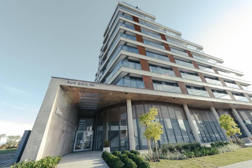 Loft com sacada, lareira e garagem no Parque Una