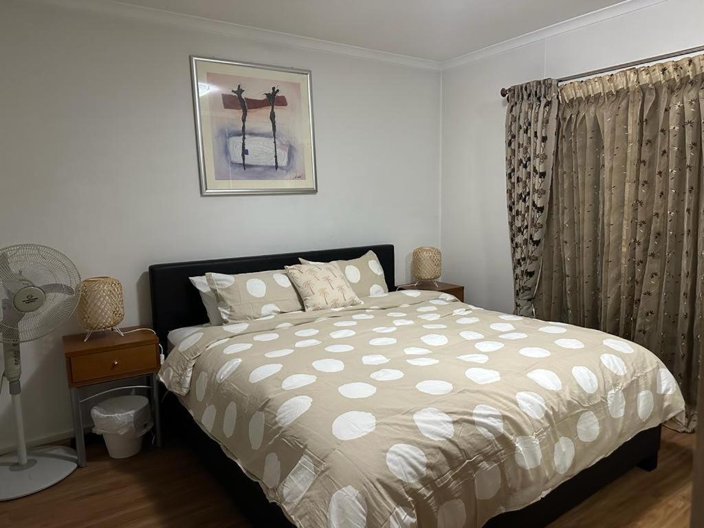 City Apartment - Free Parking, 3 bedrooms and 2 bathrooms