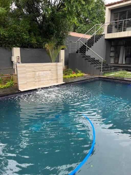 Cosy apt 5min to Sandton City 8