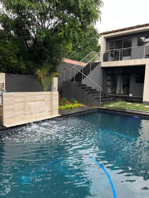 Cosy apt 5min to Sandton City 8