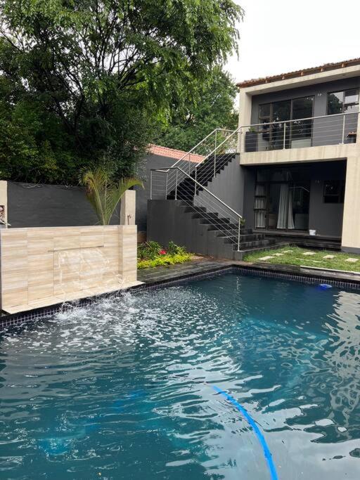 Cosy apt 5min to Sandton City 8