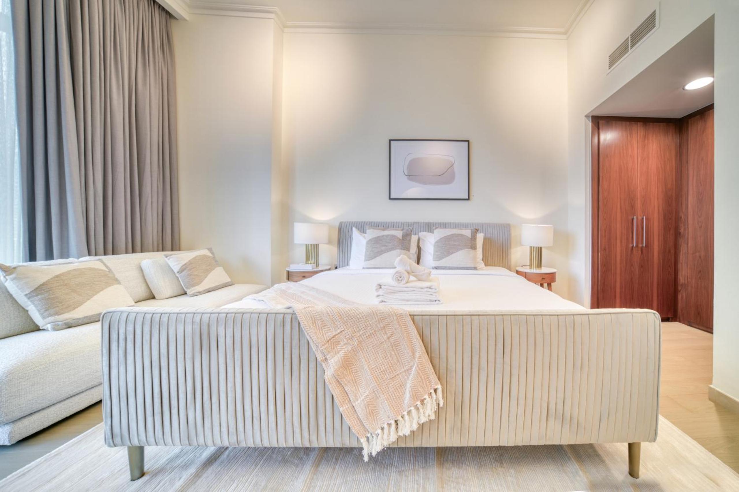 Burj Vista, Downtown Dubai - Burj Khalifa View - Mint Stay