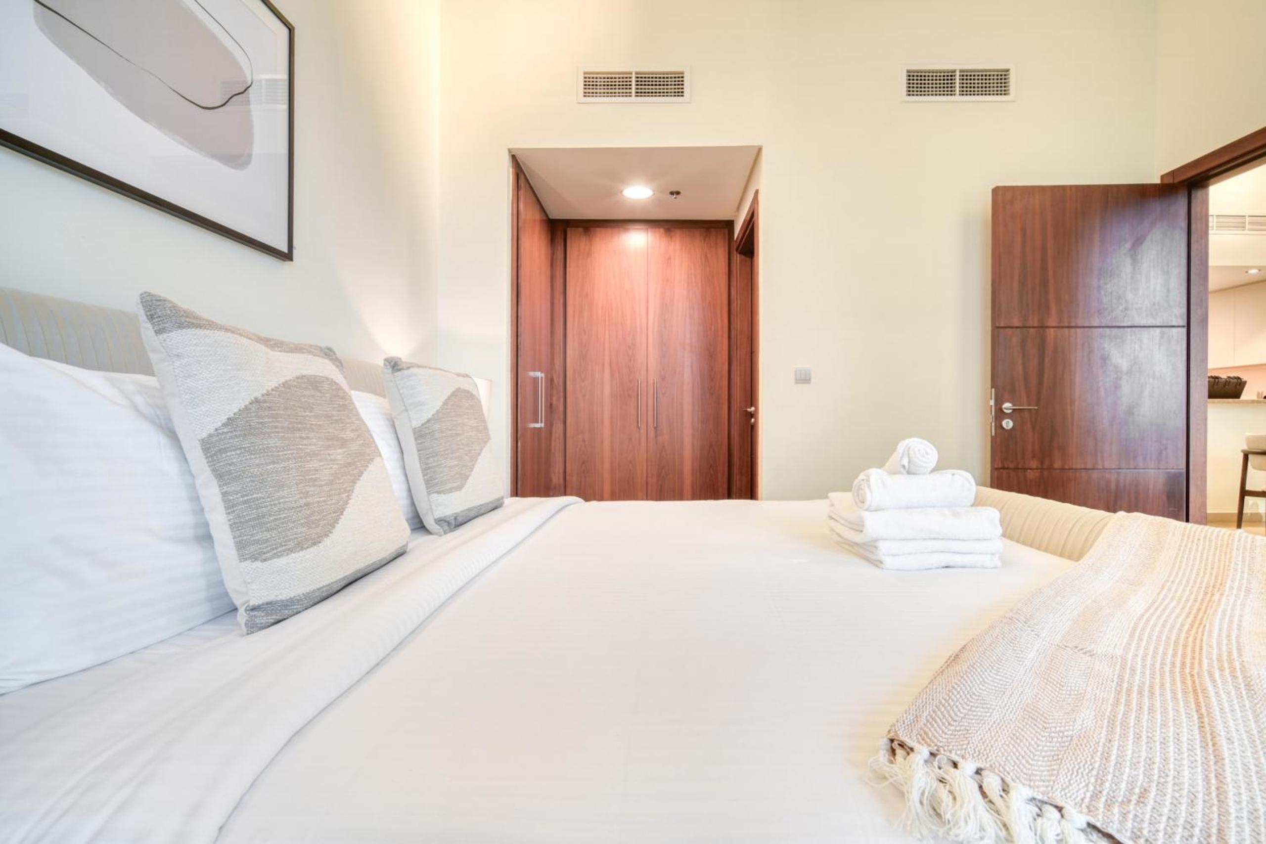 Burj Vista, Downtown Dubai - Burj Khalifa View - Mint Stay