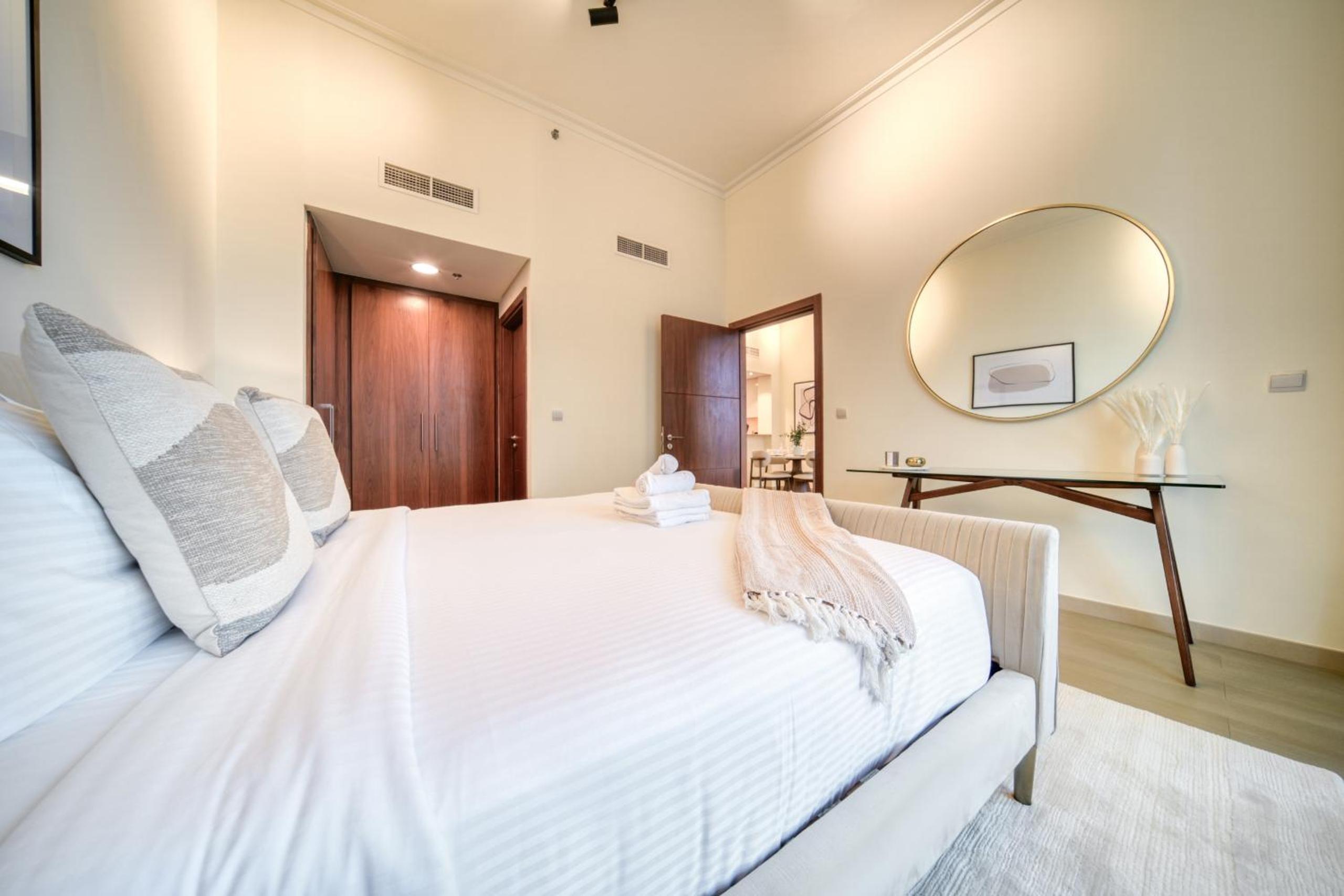Burj Vista, Downtown Dubai - Burj Khalifa View - Mint Stay