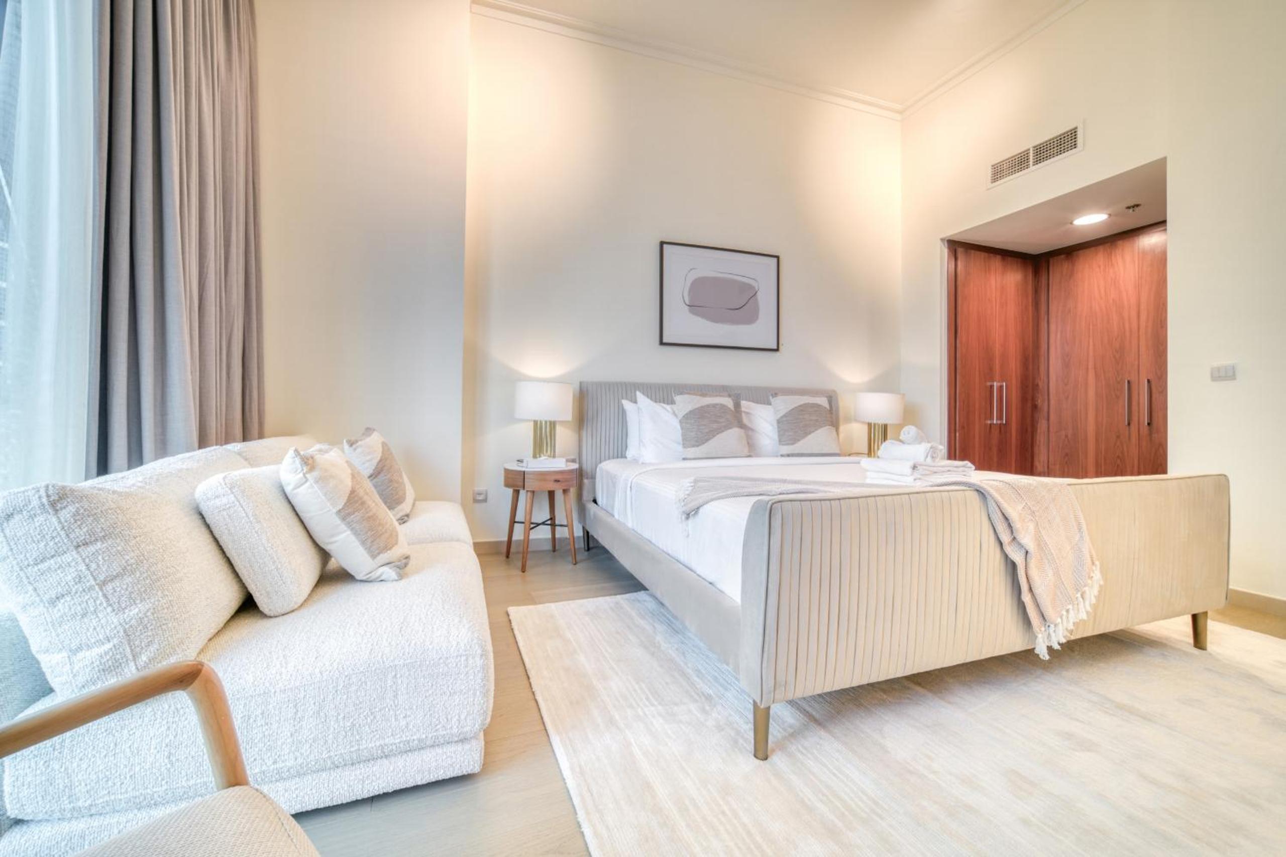 Burj Vista, Downtown Dubai - Burj Khalifa View - Mint Stay