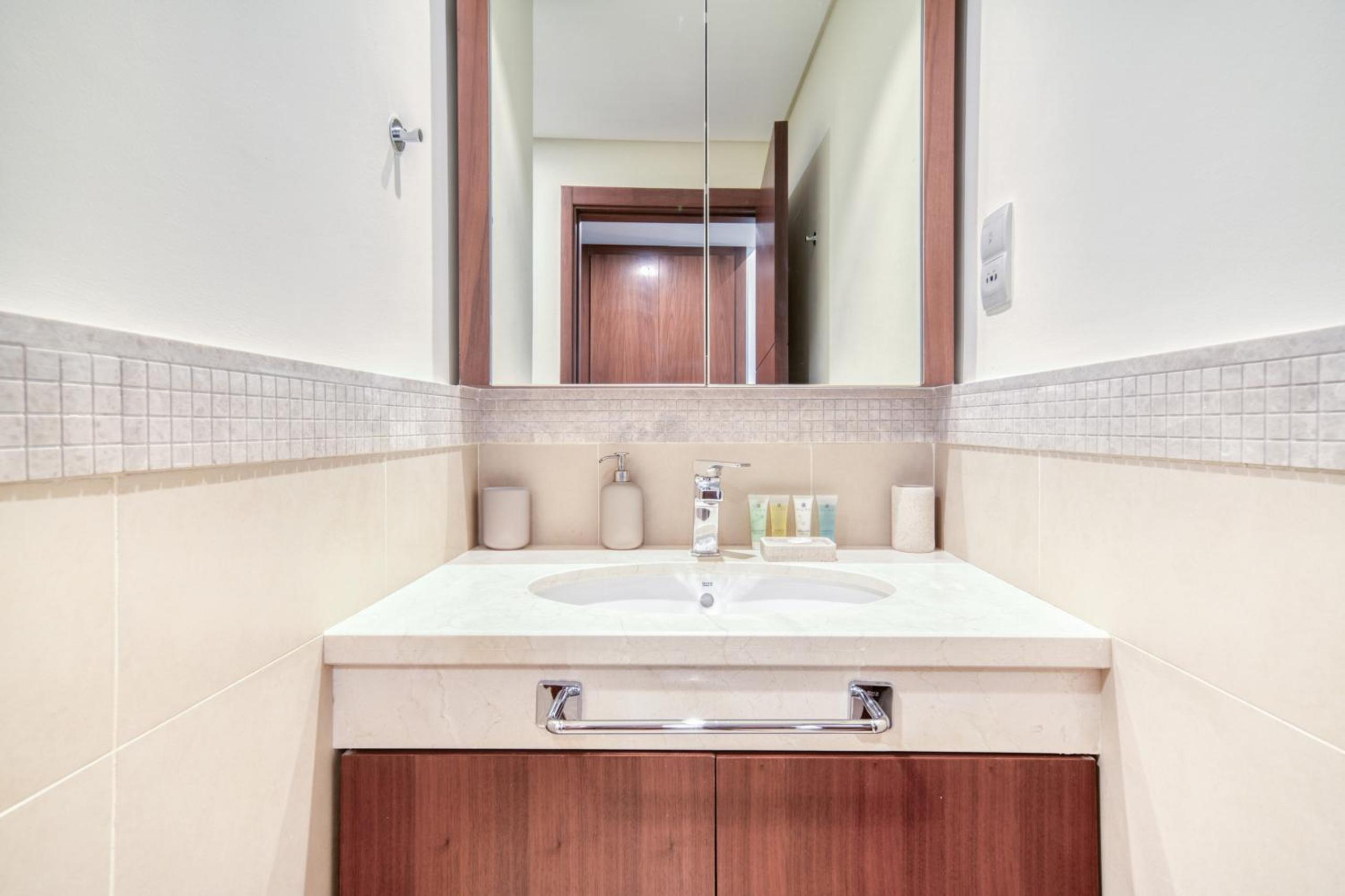 Burj Vista, Downtown Dubai - Burj Khalifa View - Mint Stay