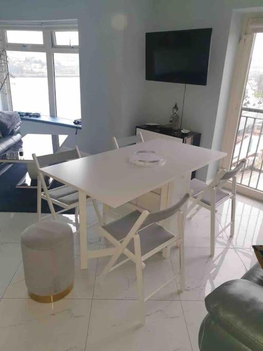 Hotel The Peace Bridge Apartment - Image 1