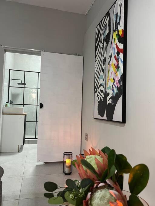 Lux apt 5min to Sandton 9
