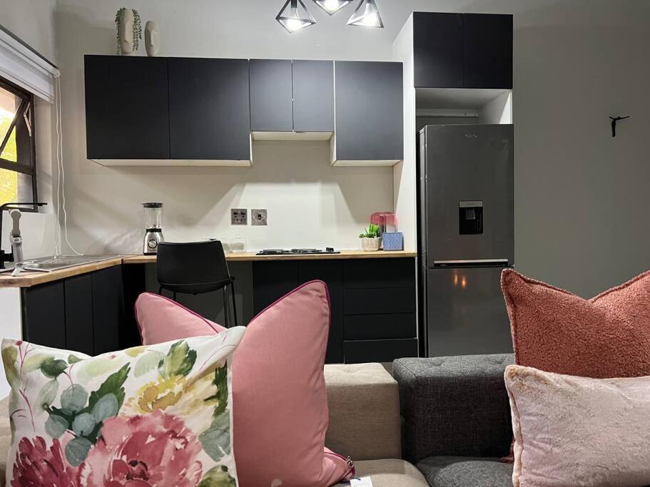 Lux apt 5min to Sandton 9