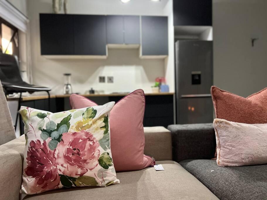Lux apt 5min to Sandton 9