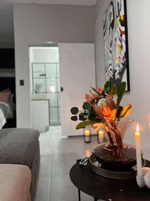 Lux apt 5min to Sandton 9