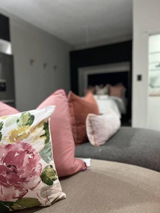 Lux apt 5min to Sandton 9