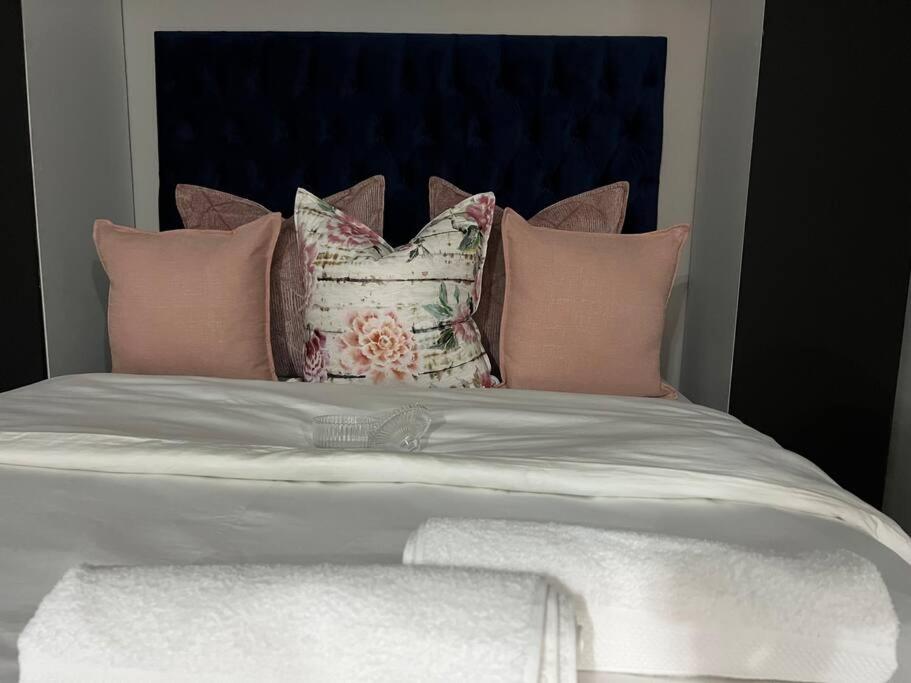 Lux apt 5min to Sandton 9