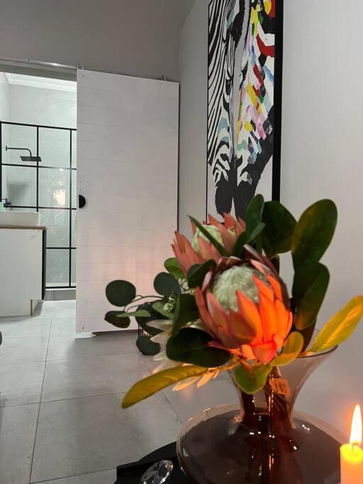 Lux apt 5min to Sandton 9