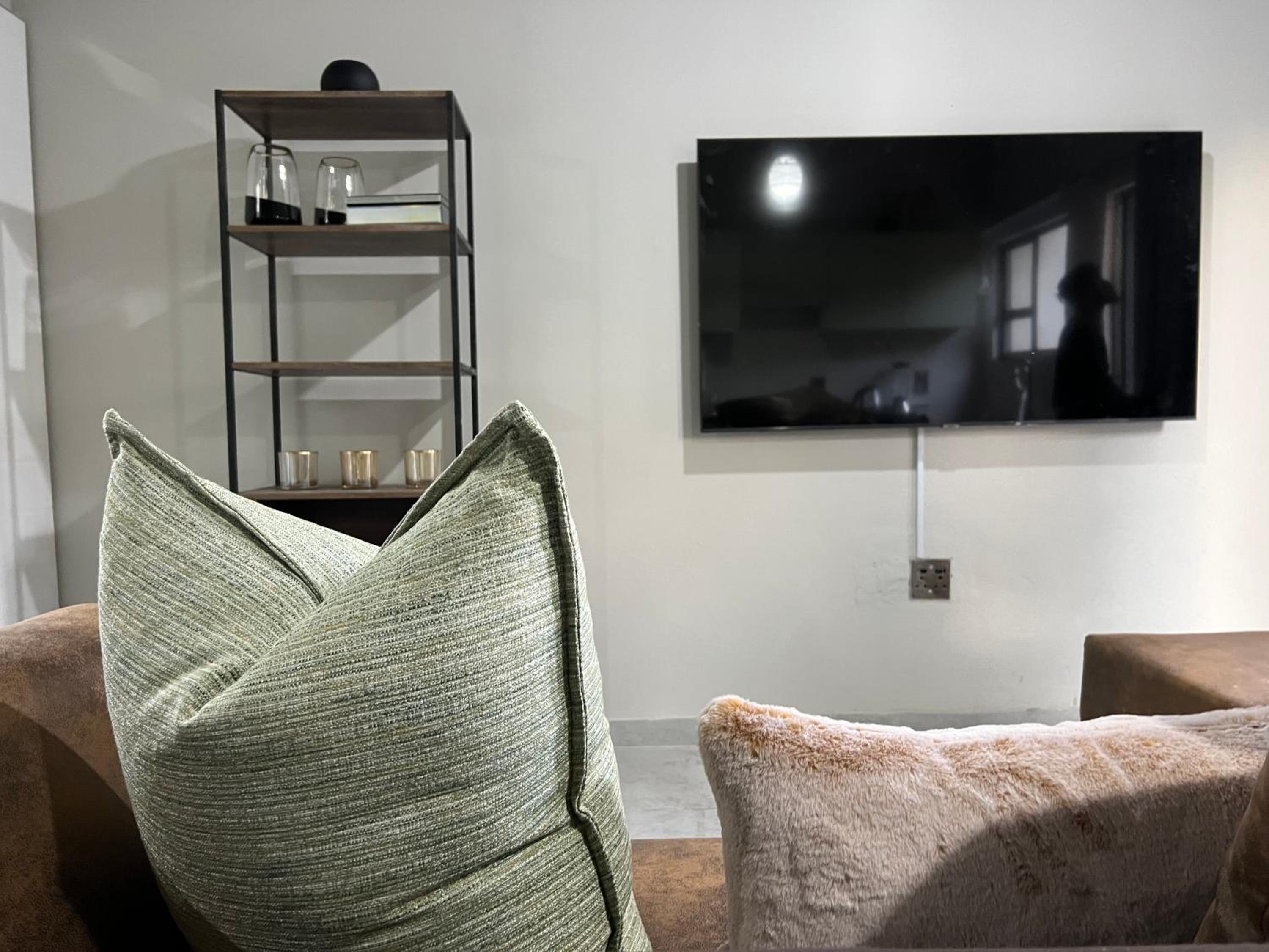 Johannesburg Vacations - Luxury apt walk to Melrose Arch 10 - Property Image 28