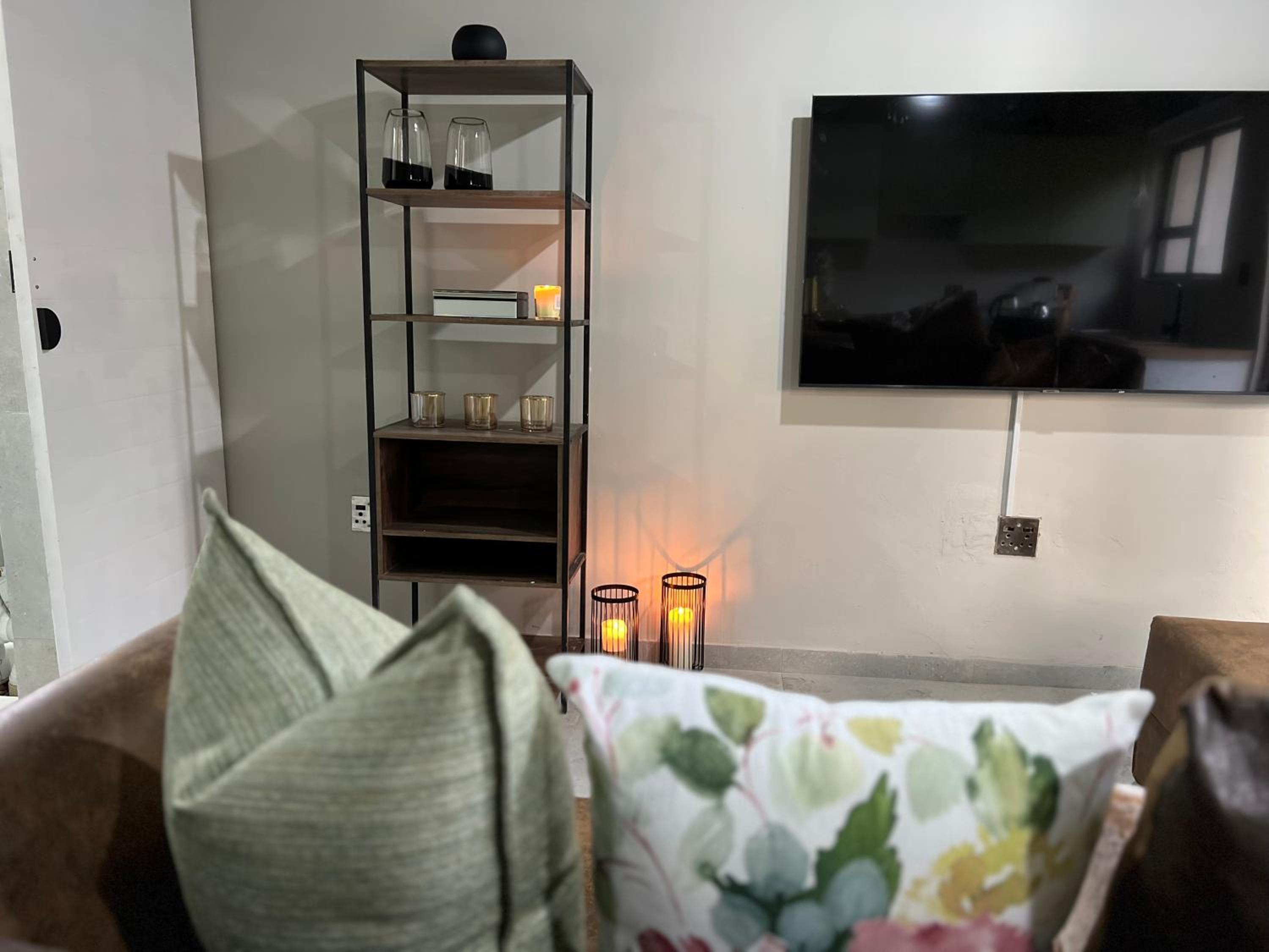 Johannesburg Vacations - Luxury apt walk to Melrose Arch 10 - Property Image 27
