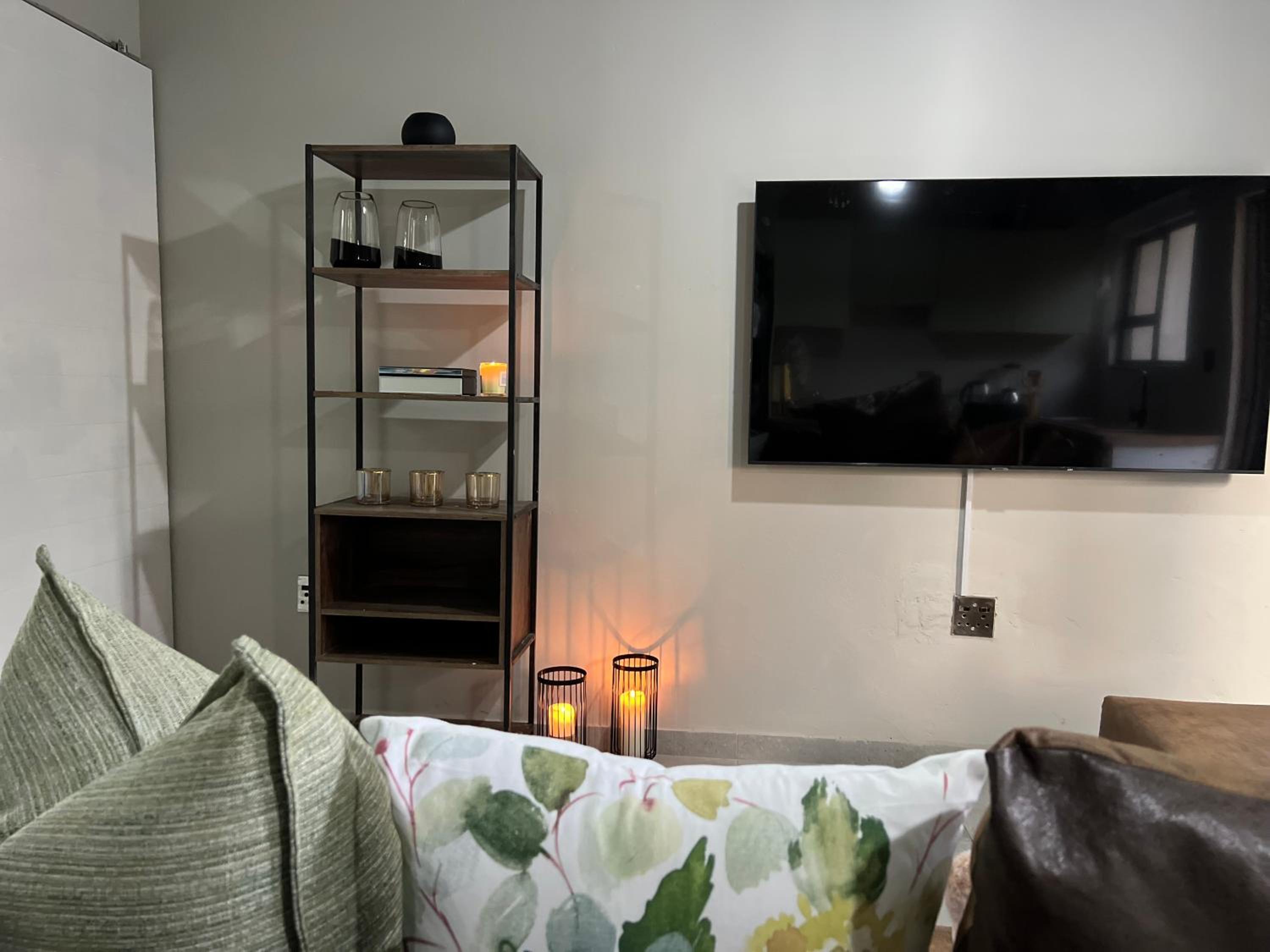 Johannesburg Vacations - Luxury apt walk to Melrose Arch 10 - Property Image 14