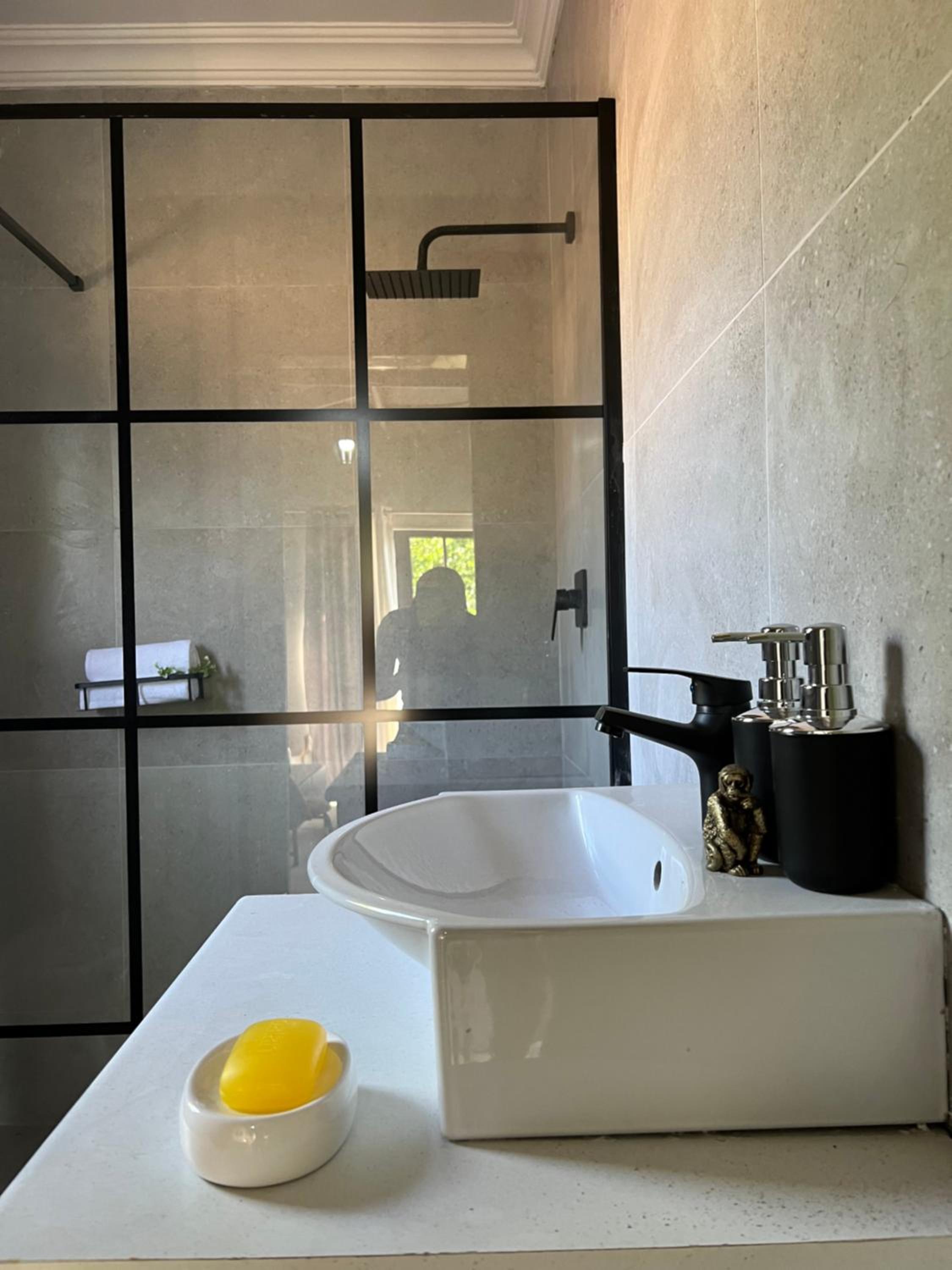 Johannesburg Vacations - Luxury apt walk to Melrose Arch 10 - Property Image 9
