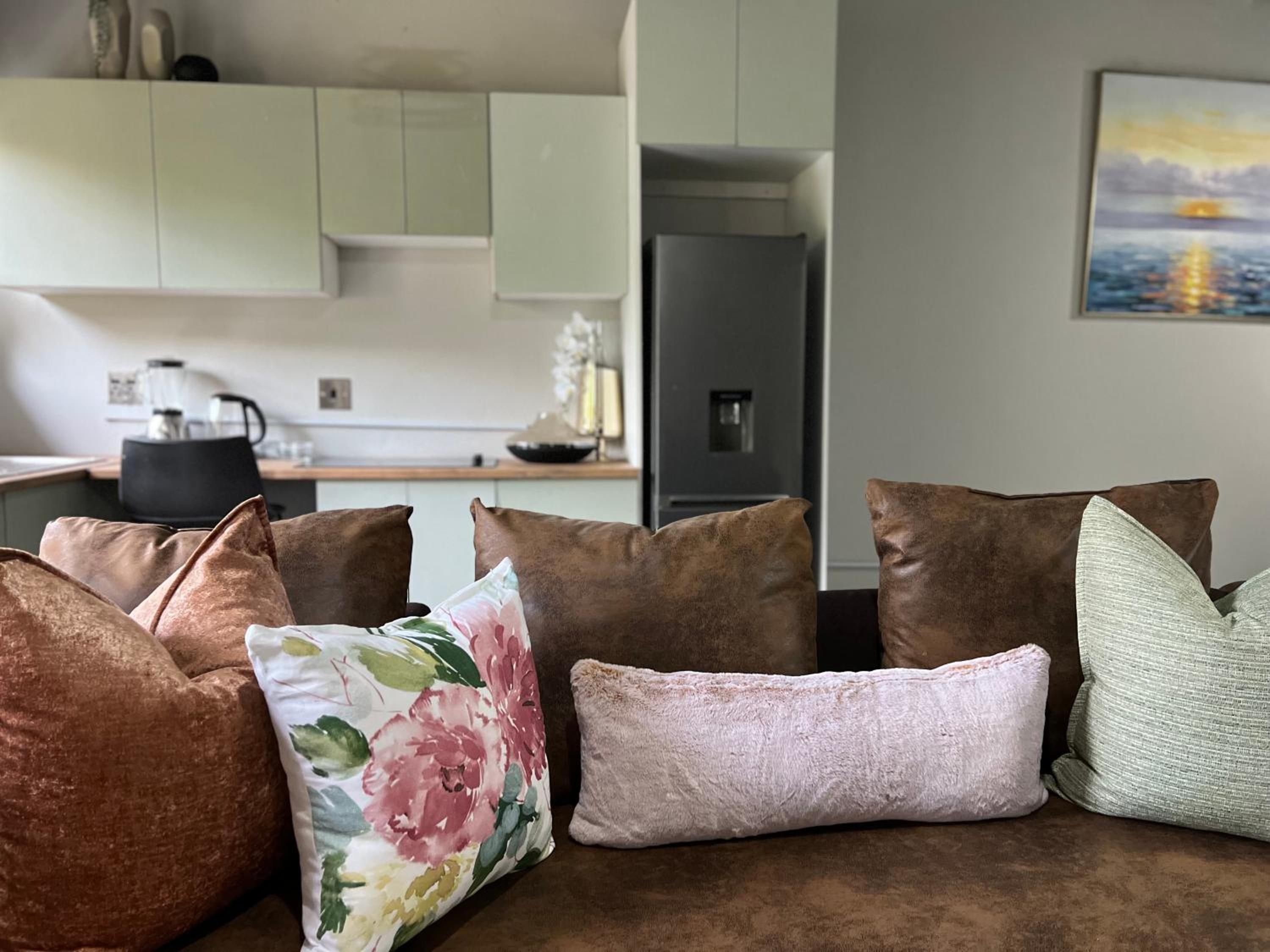 Johannesburg Vacations - Luxury apt walk to Melrose Arch 10 - Property Image 6