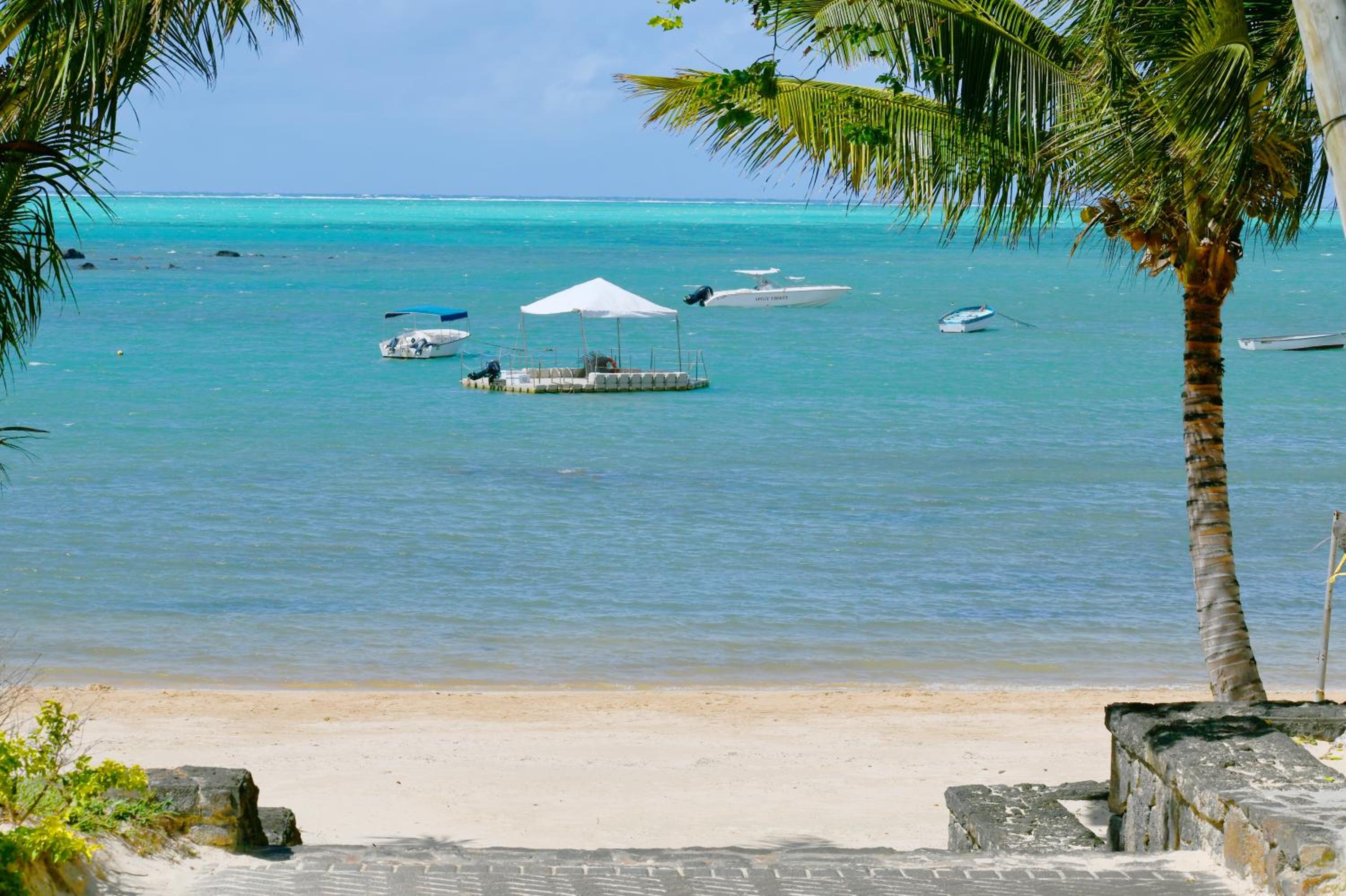 Azuri Beachside Apartment with Private Garden photo 4