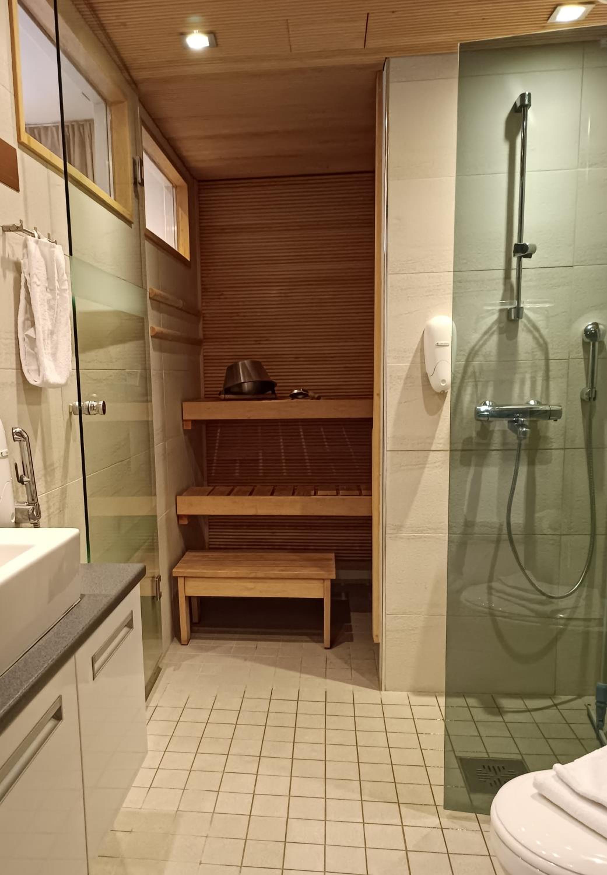 Levi Suites Levi Gold