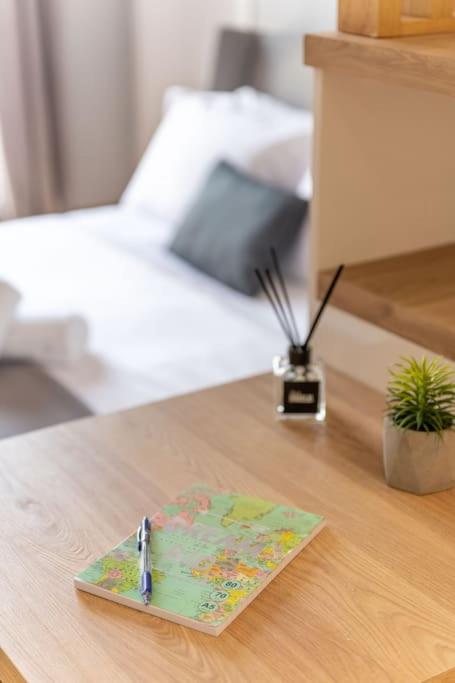 The HostMaster Vista Loft