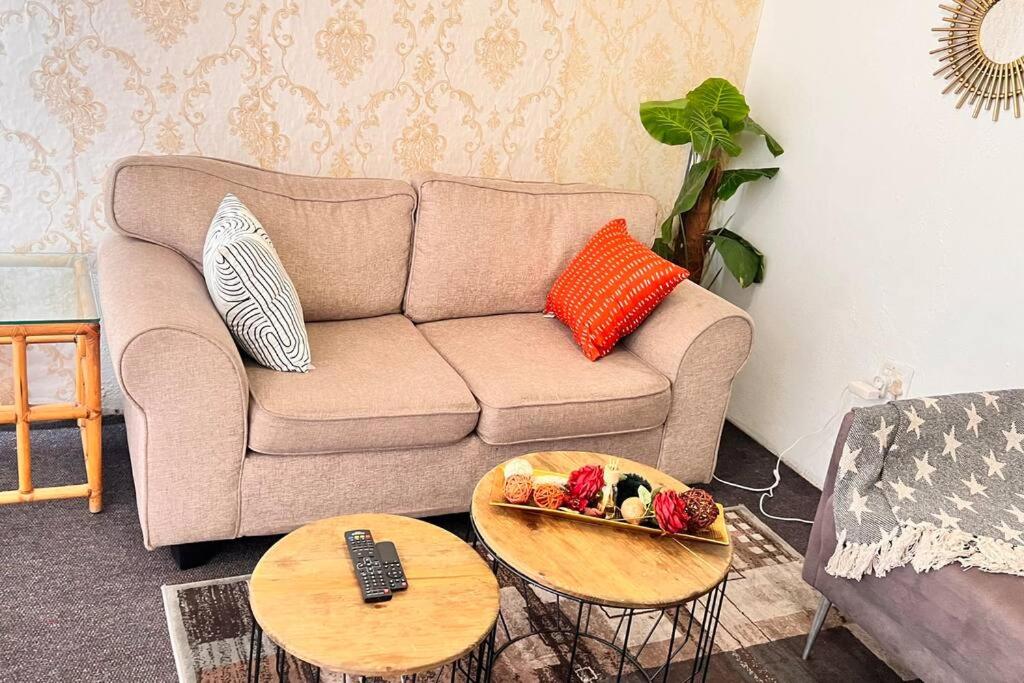Cozy and comfortable one bedroom apartment in Roodepoort view 2