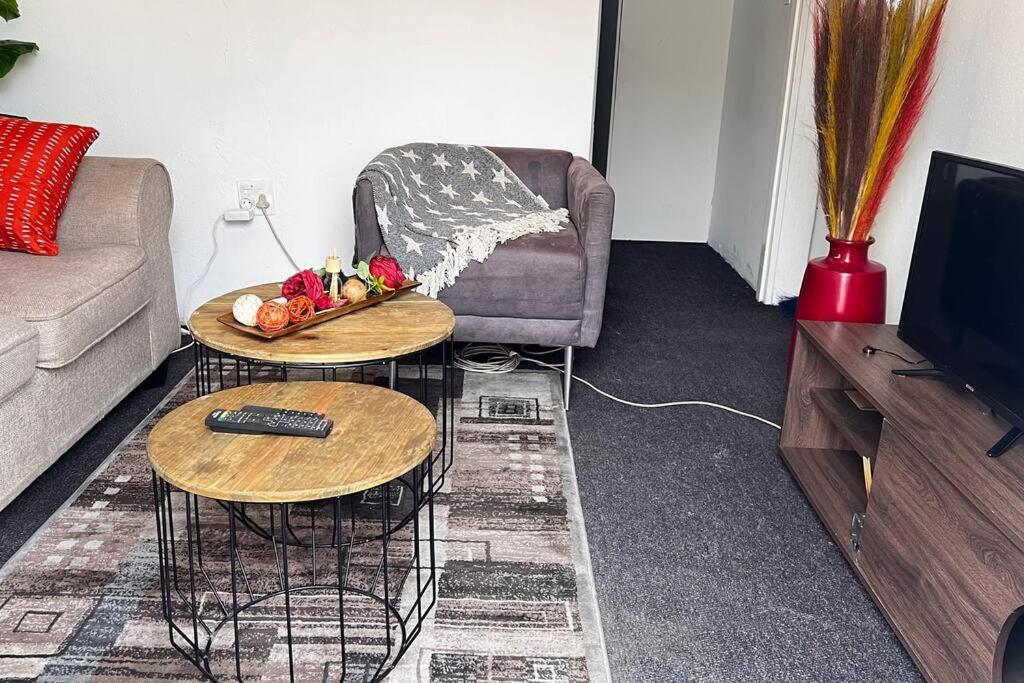 Cozy and comfortable one bedroom apartment in Roodepoort view 4