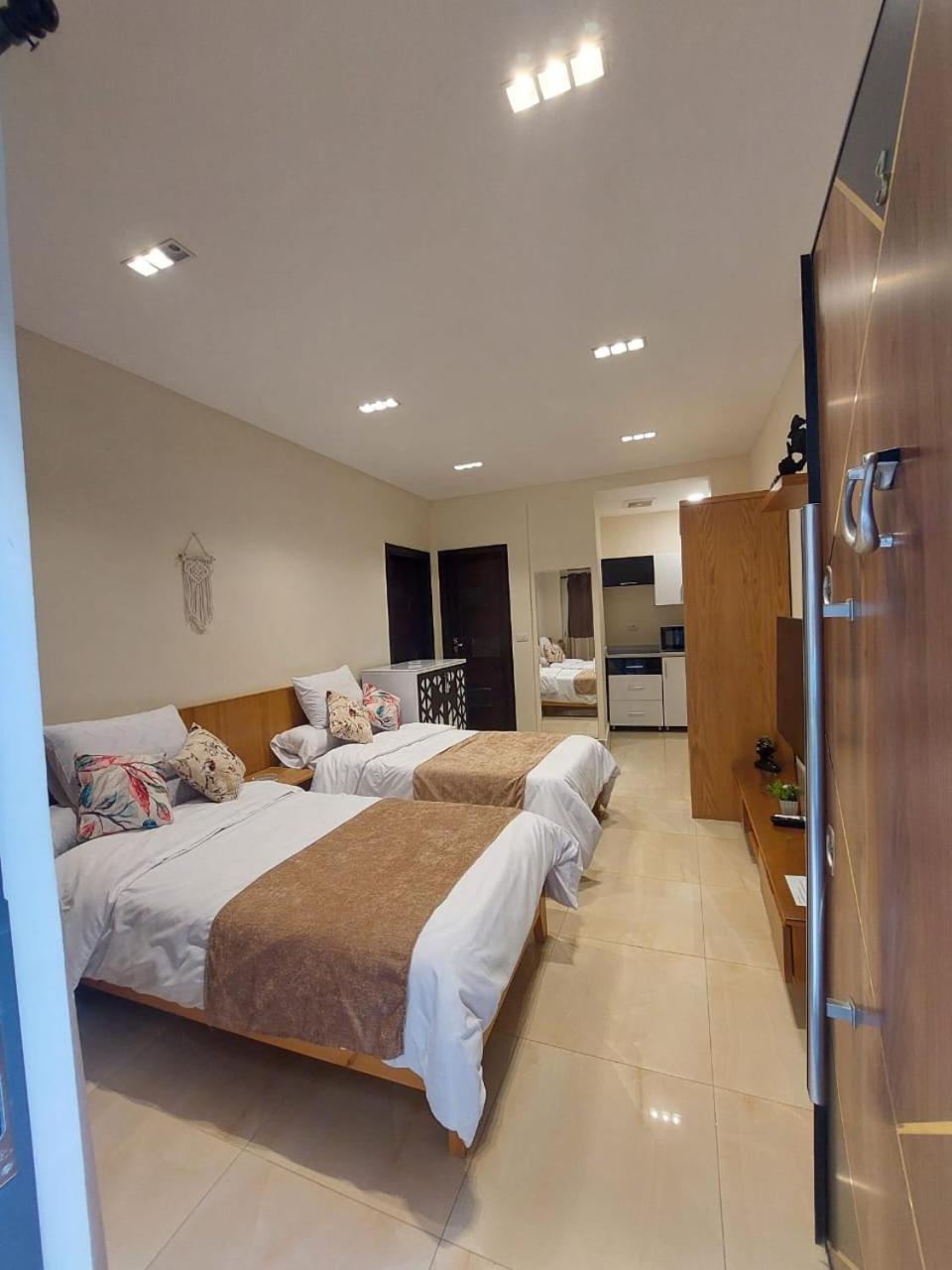 Marron studios 3A