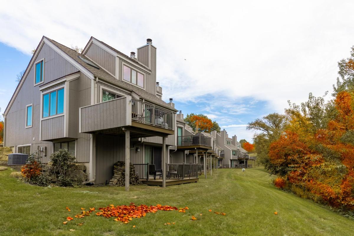 Fall Specials! Cozy King Beds, Pool Access, Galena Territory Amenities, Fireplace, Great Location in Galena Territory on Lake Galena view 4