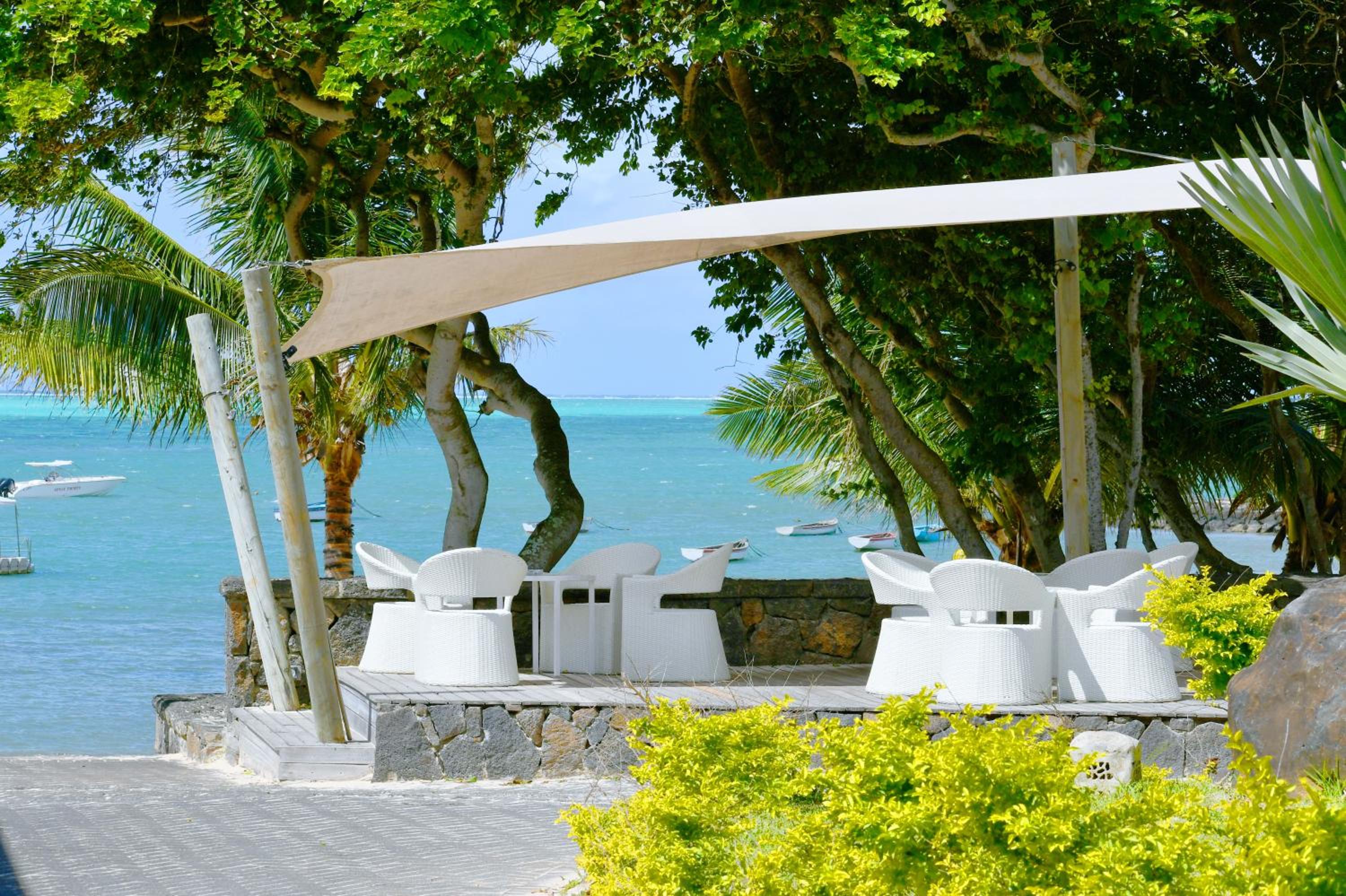 Azuri Beachside Apartment with Private Garden photo 5