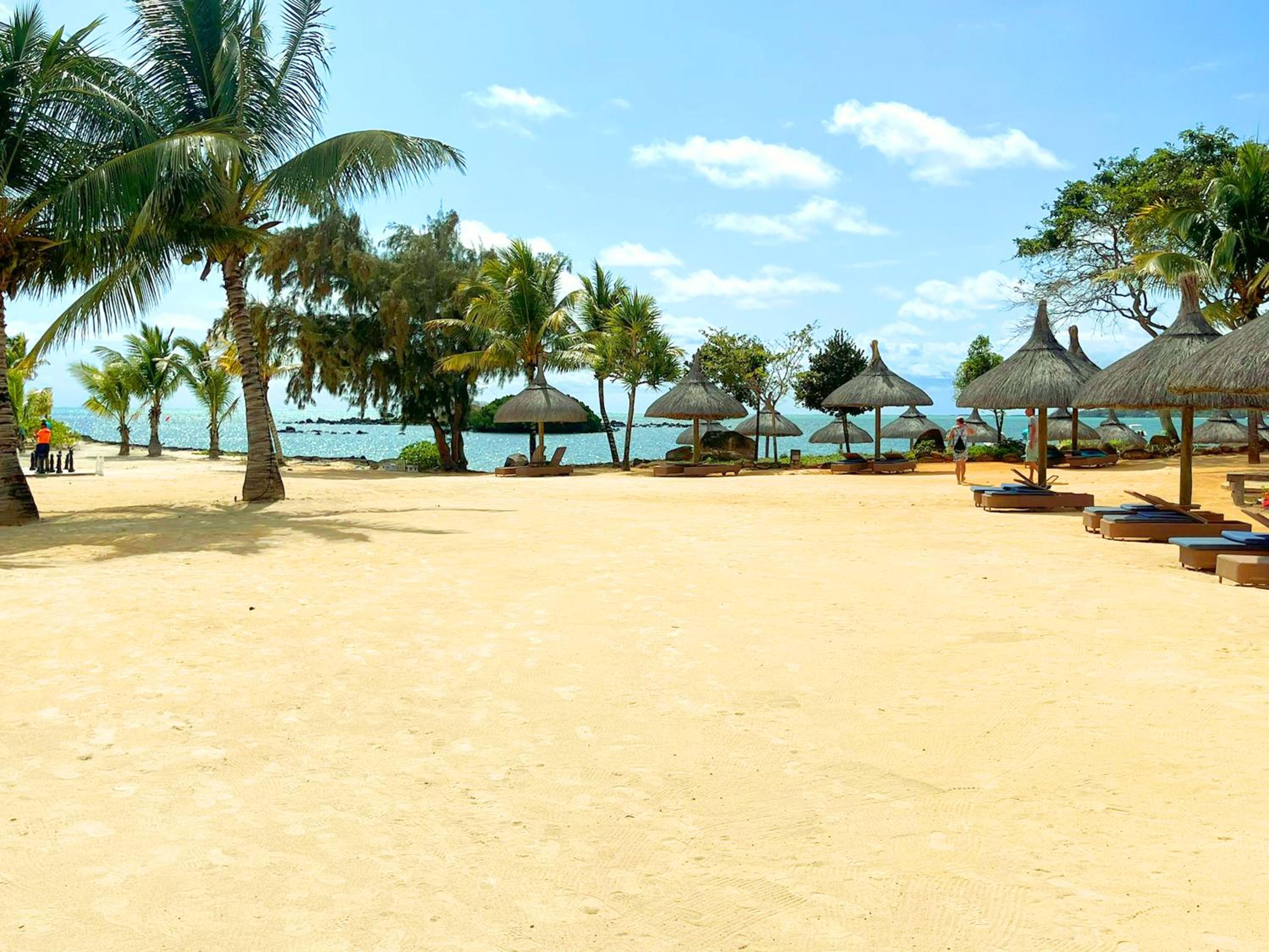 Azuri Beachside Apartment with Private Garden view 5