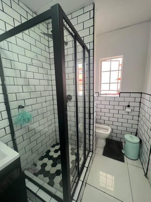 Cosy apt 10min to OR Tambo
