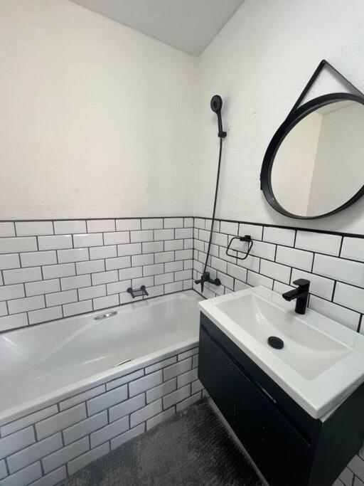 Cosy apt 10min to OR Tambo
