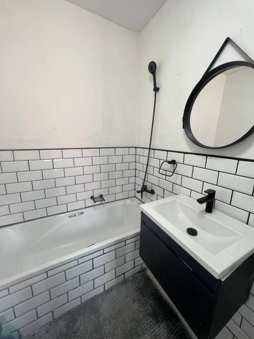 Cosy apt 10min to OR Tambo