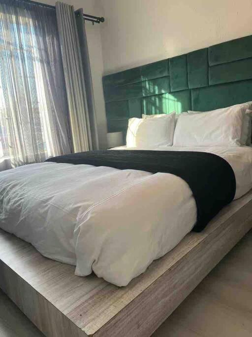 Cosy apt 10min to OR Tambo