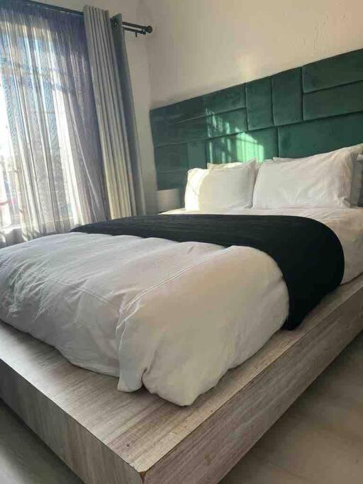 Cosy apt 10min to OR Tambo
