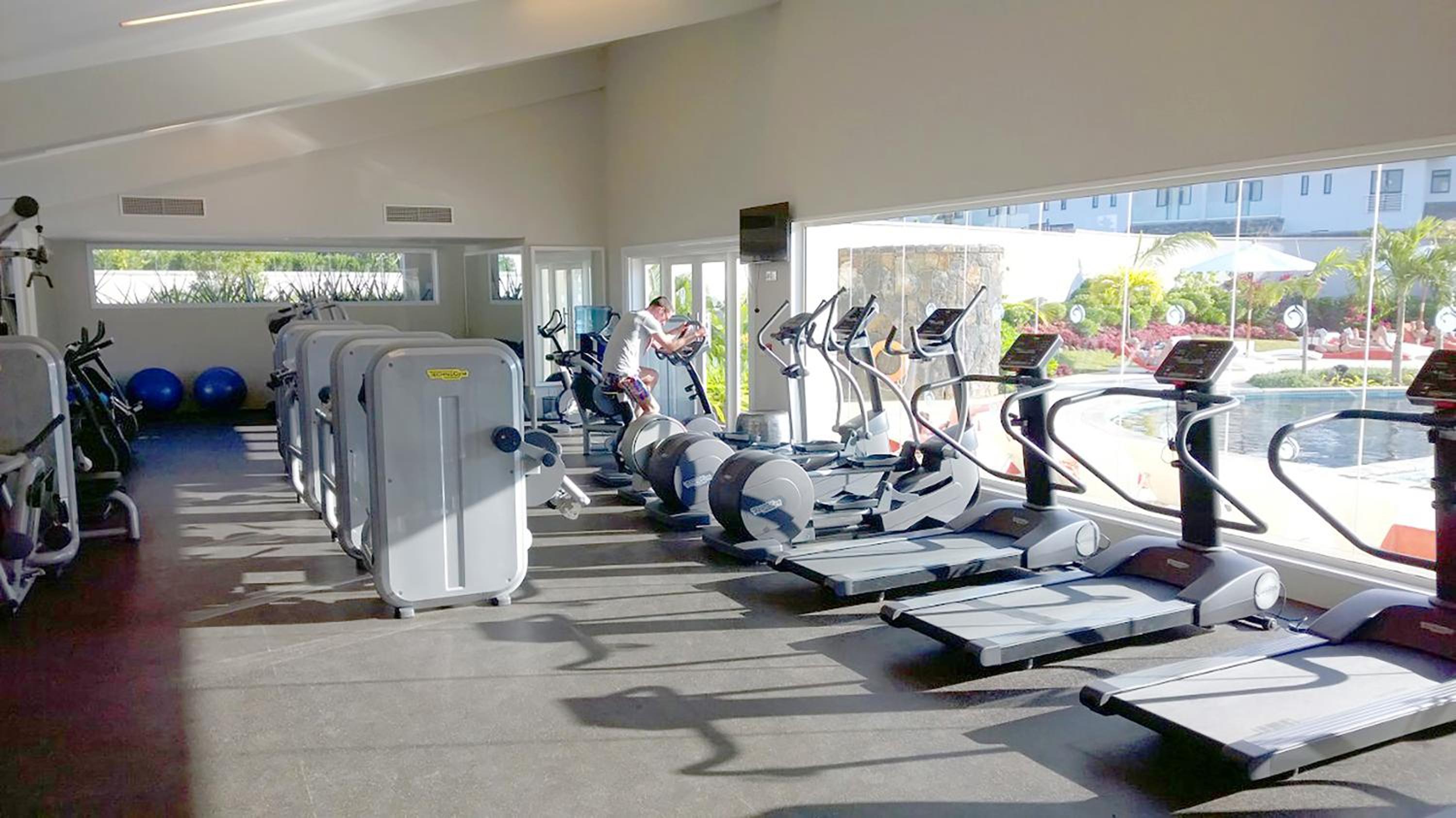 Azuri Beachside Apartment with Private Garden photo 3