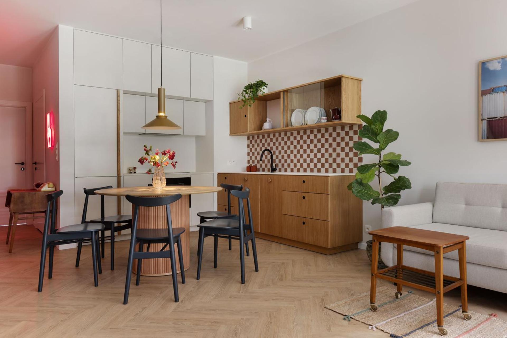 Solidarność Three Bedrooms & Garden Apartment