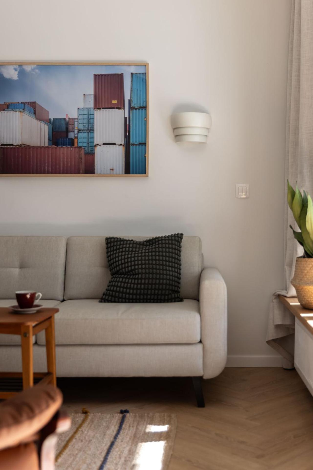 Solidarność Three Bedrooms & Garden Apartment