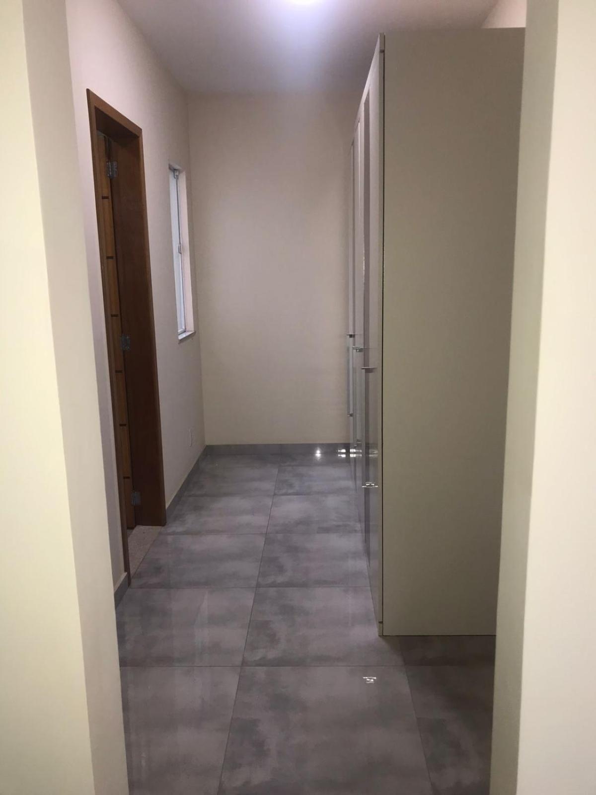 Casa de vidro com vista para a Mata Atlântica no Centro de Miguel Pereira