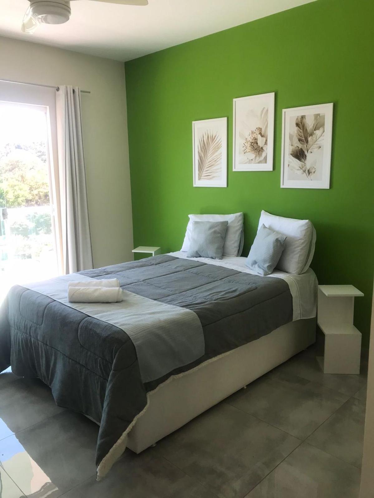 Casa de vidro com vista para a Mata Atlântica no Centro de Miguel Pereira